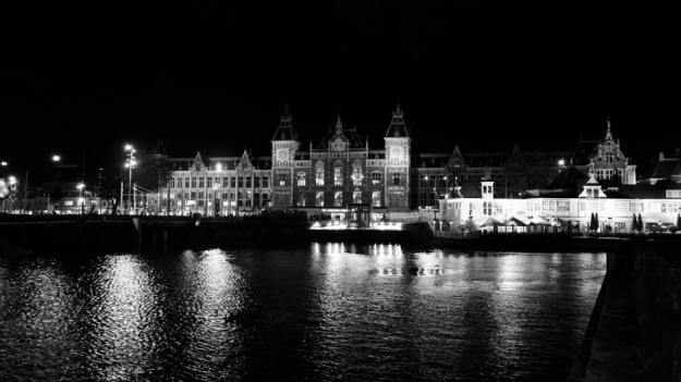 amsterdam-at-night